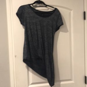 Side hanging T-shirt